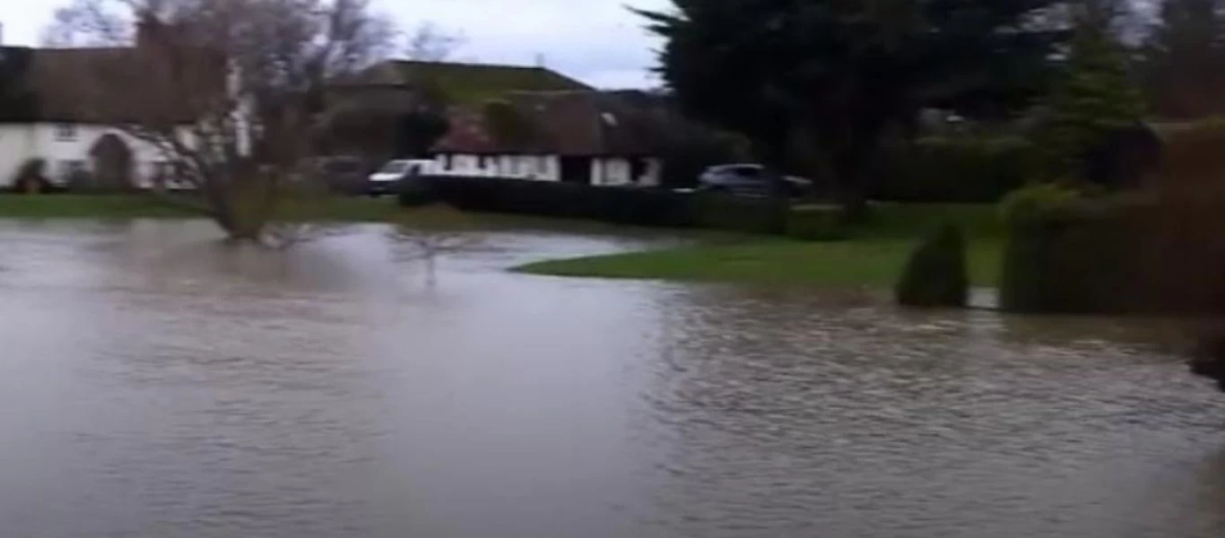 Η καταιγίδα «Μπέλα» σάρωσε τη Γαλλία - Πάνω από 6.000 σπίτια χωρίς ρεύμα